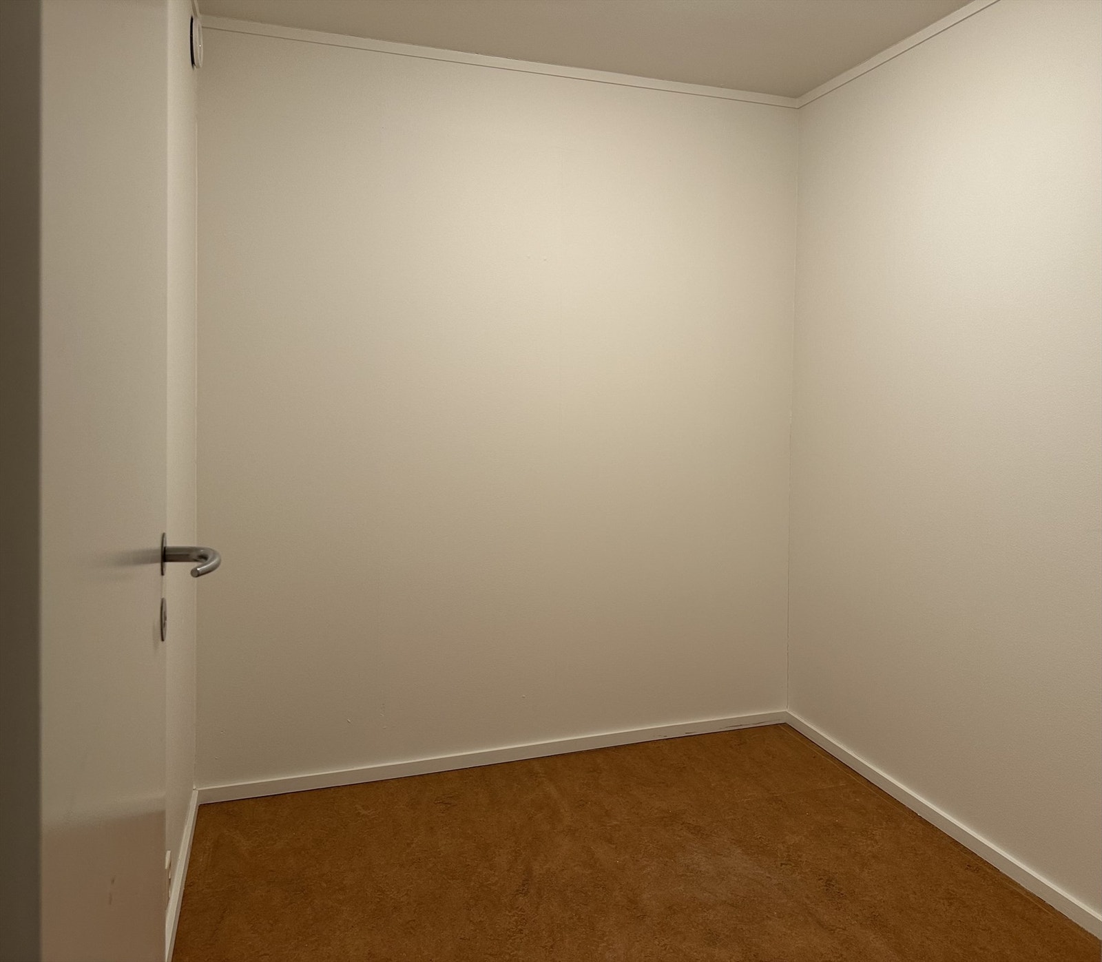 Romslig bod Galleribilde