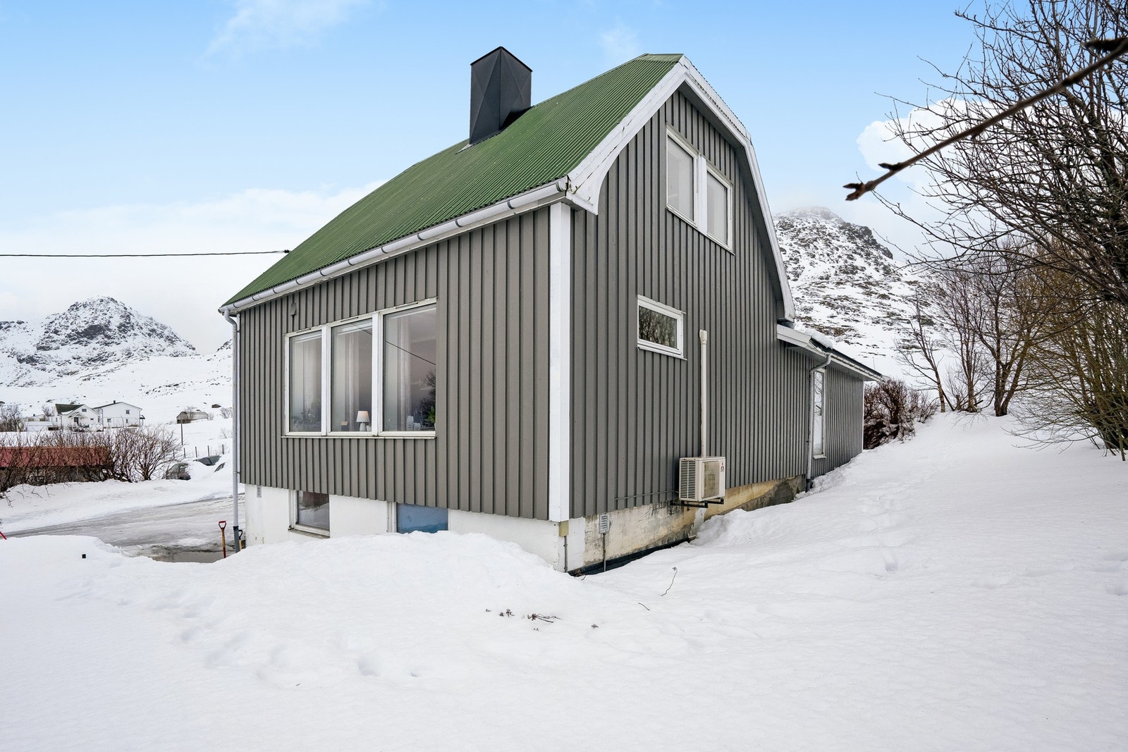 Velkommen til Rise 174 - Presentert av EiendomsMegler1 Leknes. Foto: EFKT Galleribilde