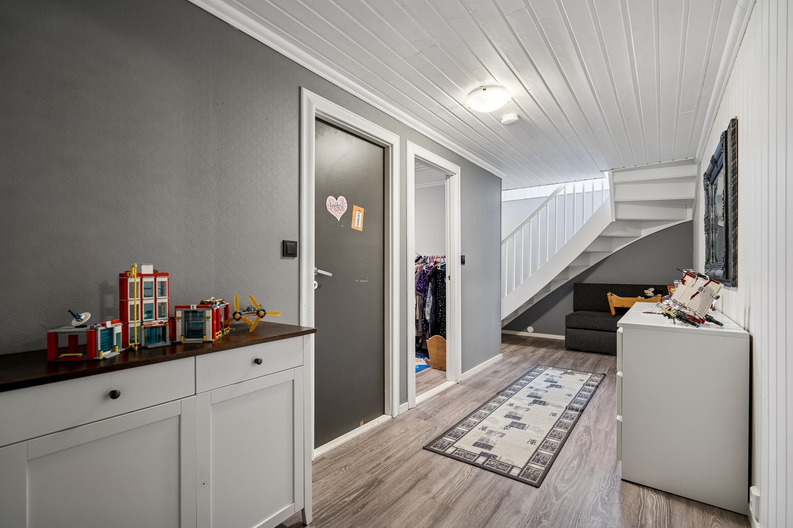 Gangen i kjeller med adkomst til resterende kjellerrom. Galleribilde