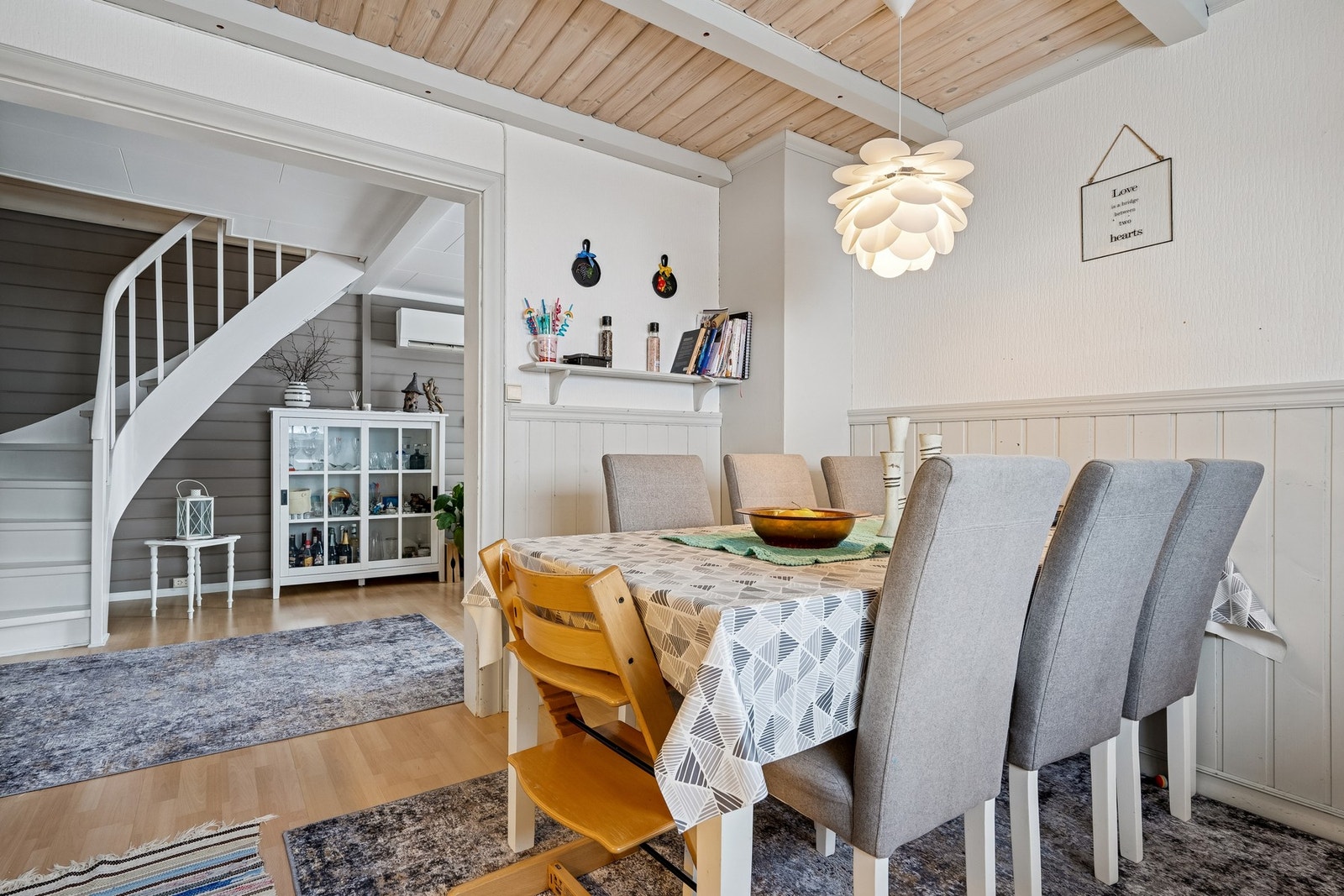 Her er det også plass til spisebord. Galleribilde