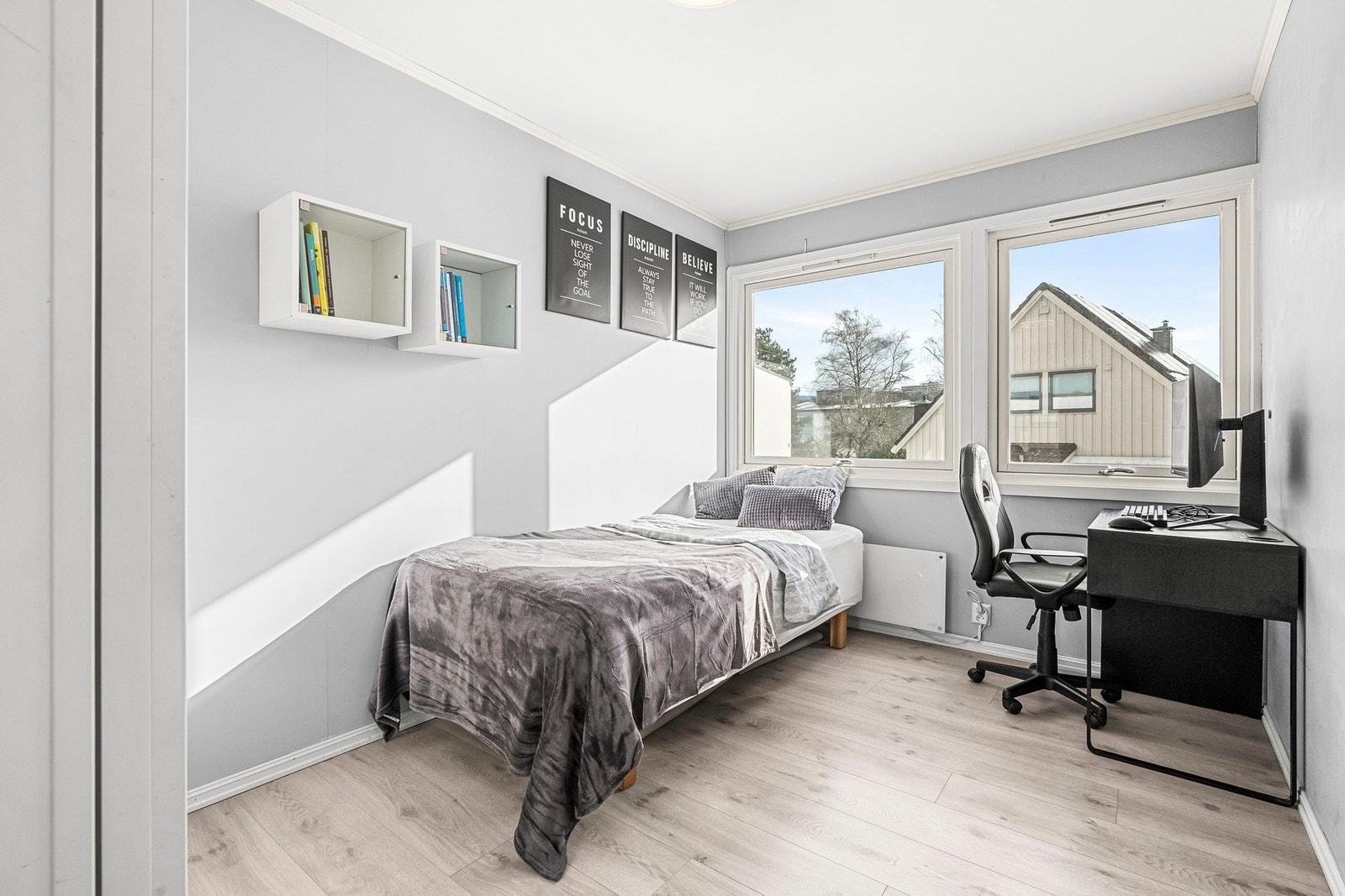 3 soverom: Et trivelig soverom som enkelt kan tilpasses som barnerom, gjesterom eller hjemmekontor. Galleribilde