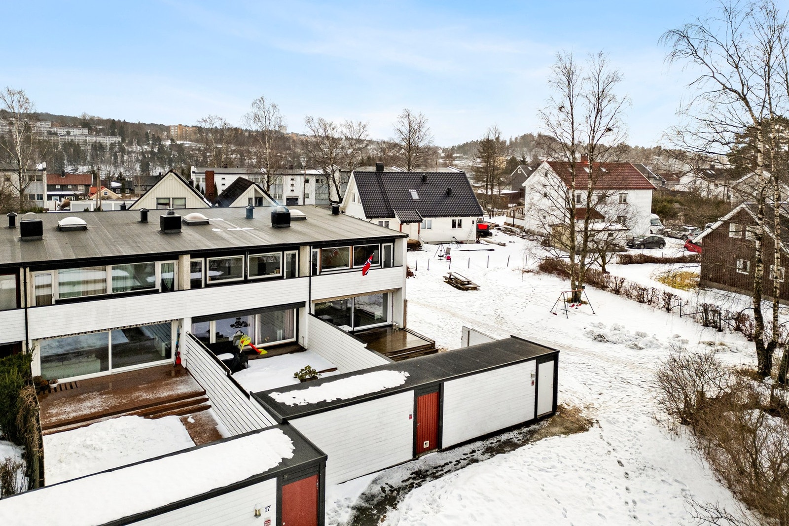 Området har nærhet til herlige parker som blant annet Lunden, samt velutstyrte lekeplasser, skatepark og utendørs treningsapparater. Galleribilde