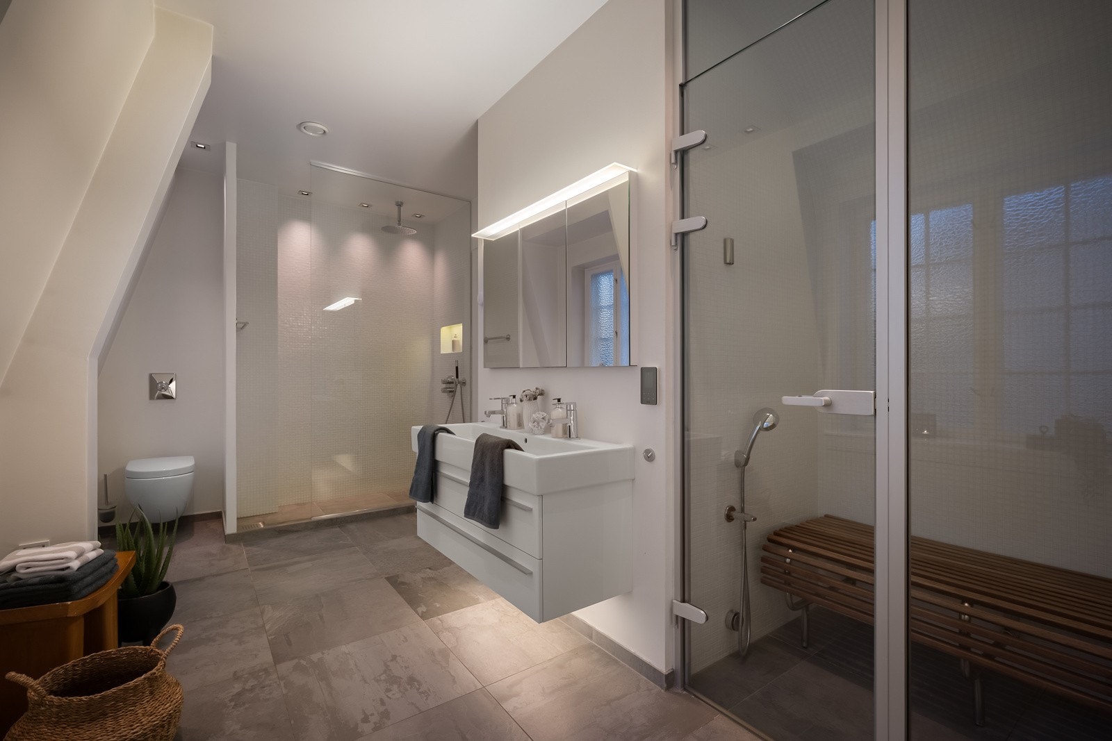 Leiligheten har et stort og deilig velværebad. Galleribilde