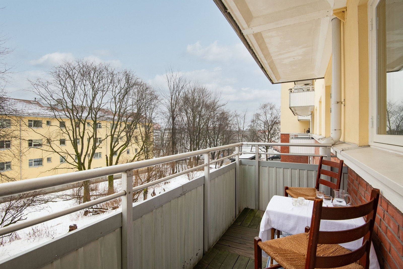 Leiligheten har en koselig balkong som i sin helhet vender mot rolige fellesområder. Galleribilde
