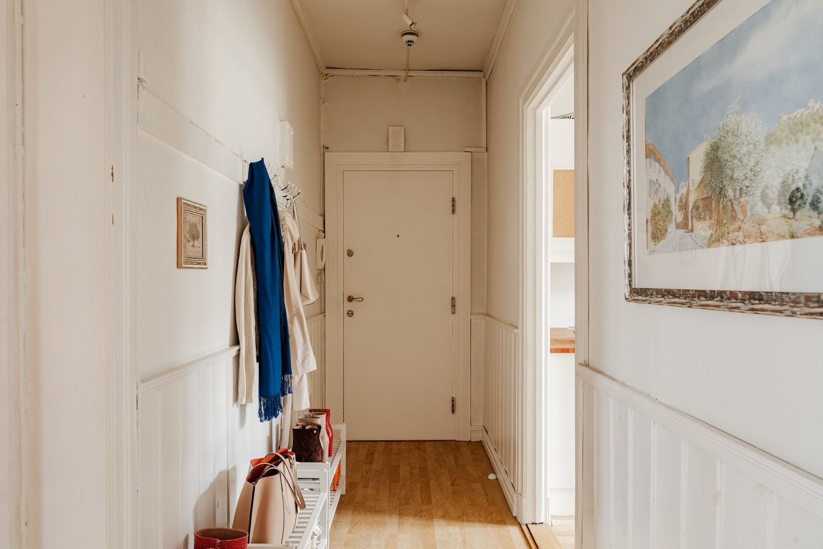 Det er godt med lagringsplass i kjeller- og loftsbod. Galleribilde