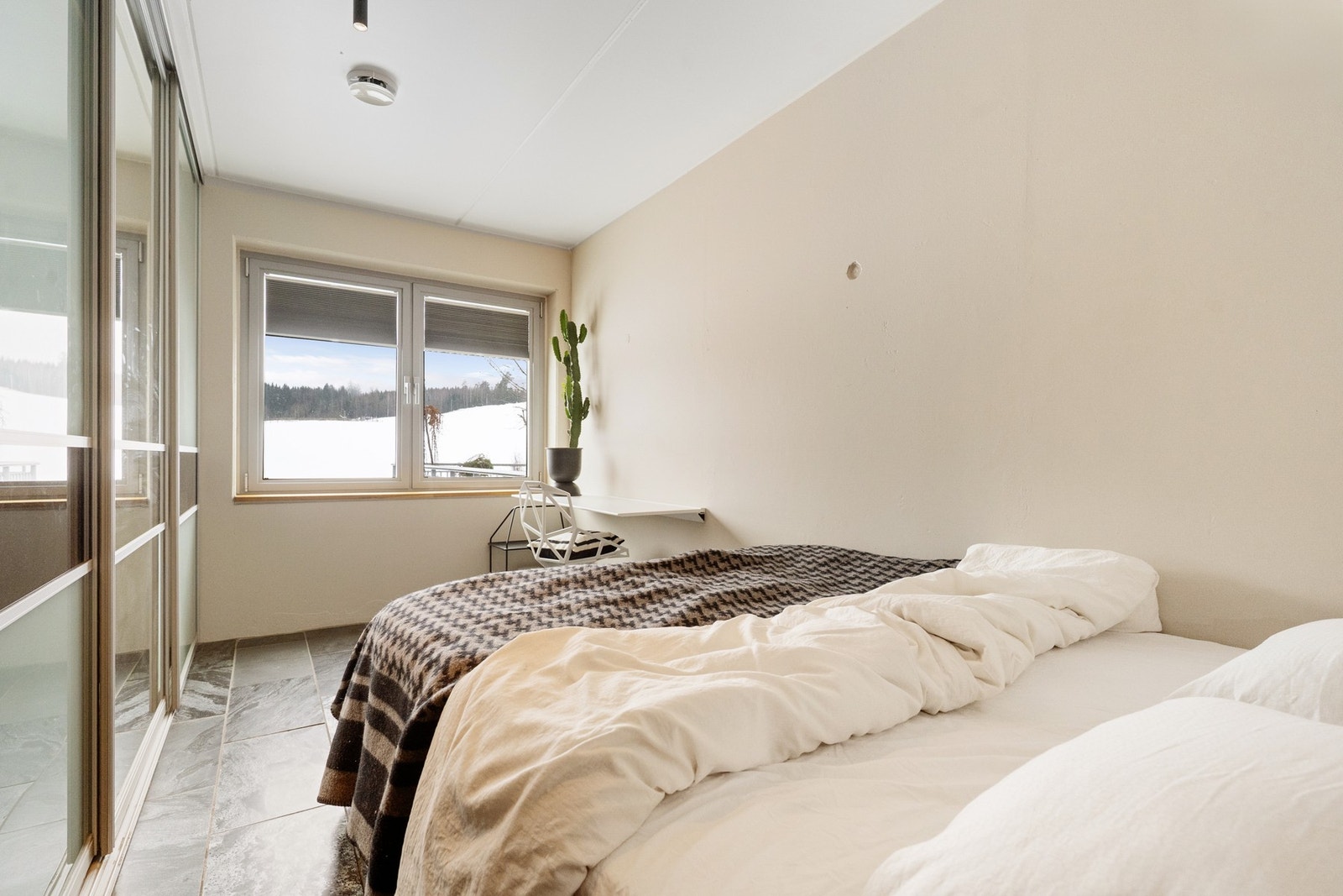 Soverom nr 1 med skyvedørsgarderobe Galleribilde