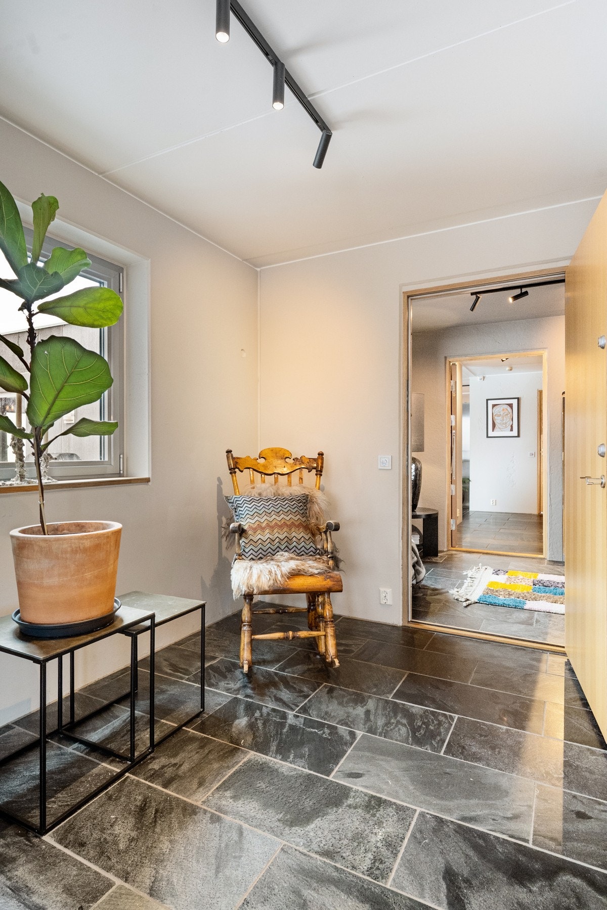 Gang mellom soveromsfløy/ungdomsavdeling. Galleribilde