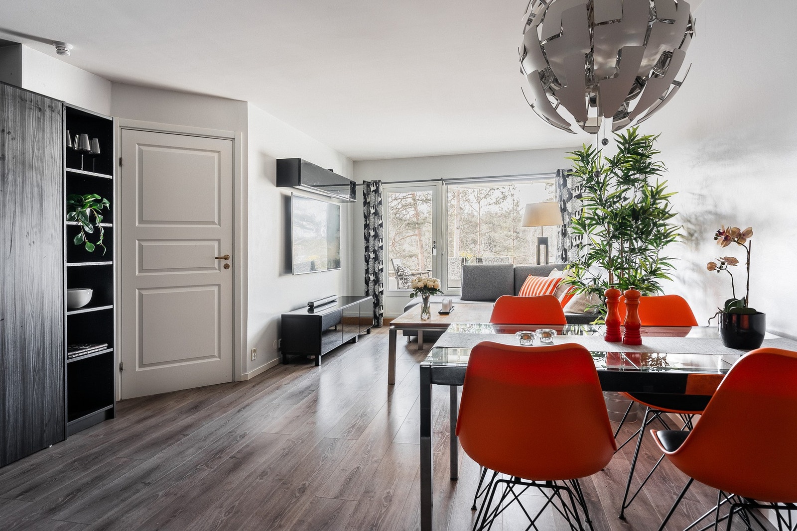 Fra stuen er det direkte utgang til balkong på ca 11 kvm Galleribilde