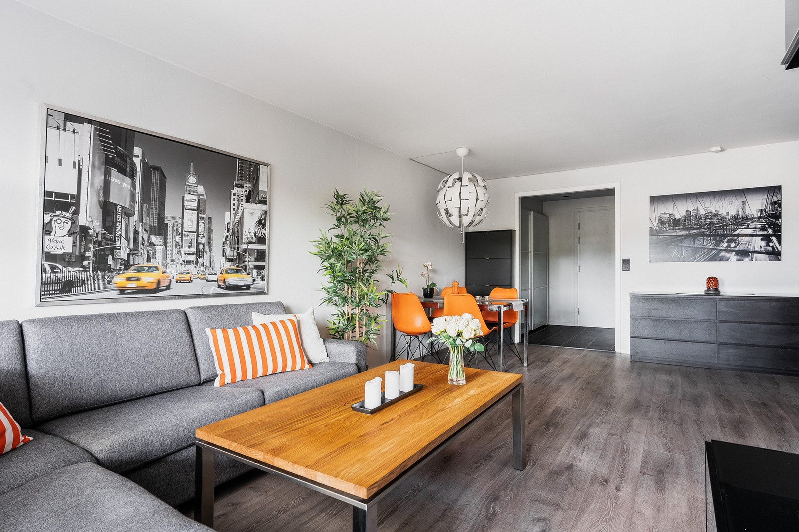 Stuen har en god utforming som gir fleksible møbleringsmuligheter. Galleribilde