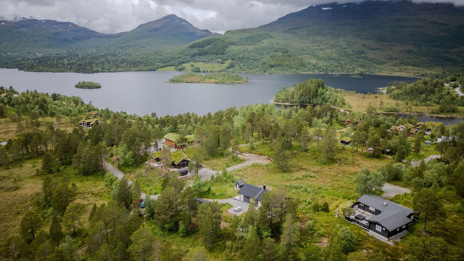 Flott område, nysetervannet i bakgrunnen. Galleribilde