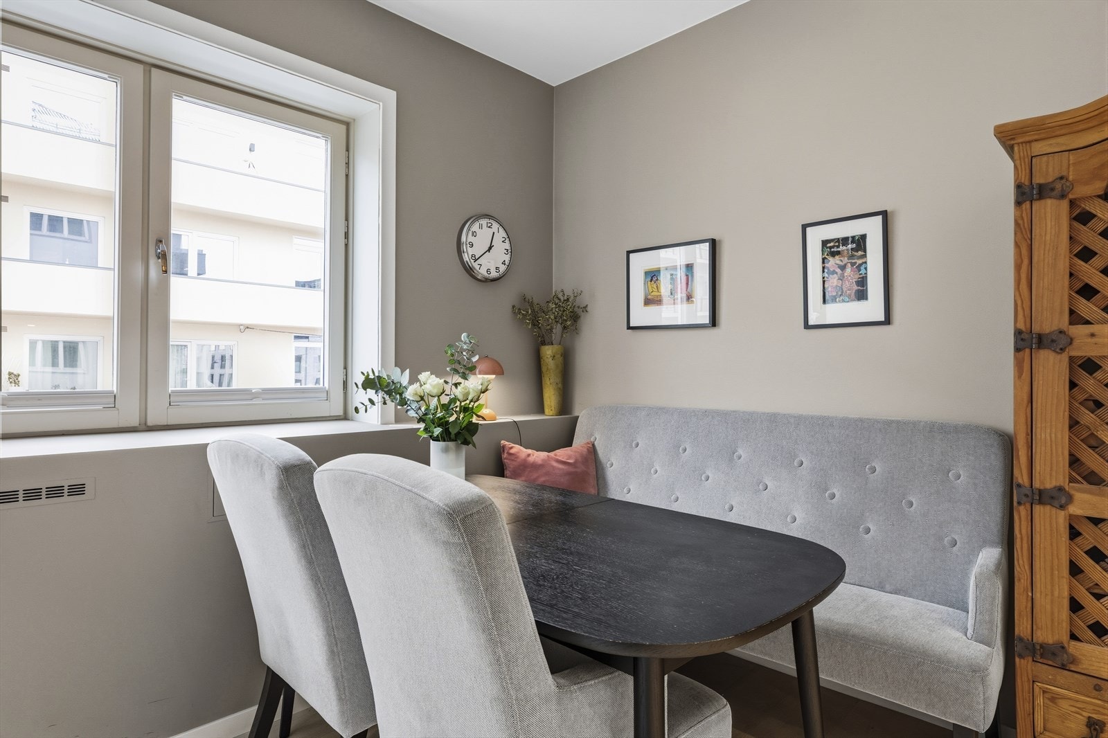 Den fine spiseplassen er et naturlig midtpunkt for hele familien. Galleribilde