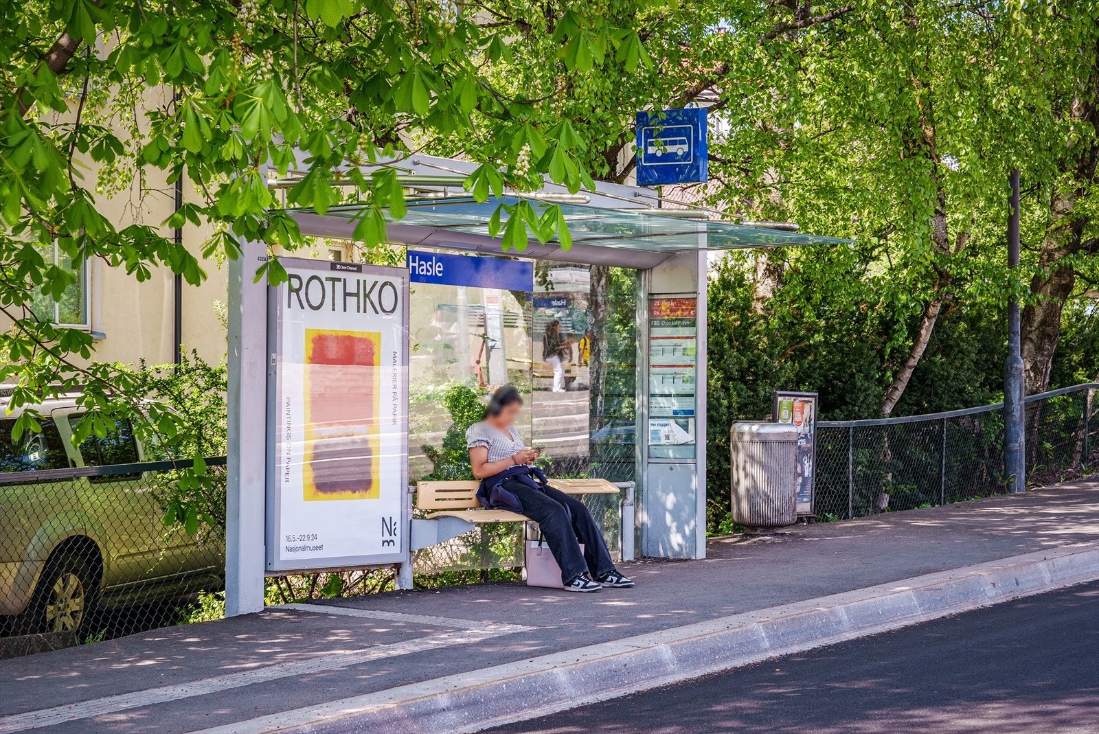 Området er godt dekket av kollektivtransport med både buss og t-bane i umiddelbar nærhet. Galleribilde