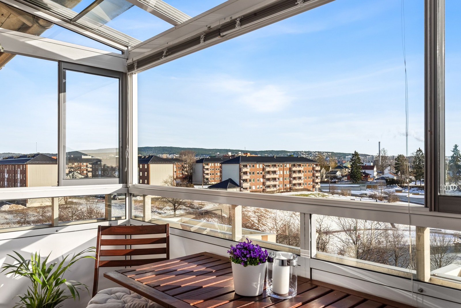 Felleskostnadene inkluderer varmtvann, fyring(bergvarme), tv og internett! Galleribilde