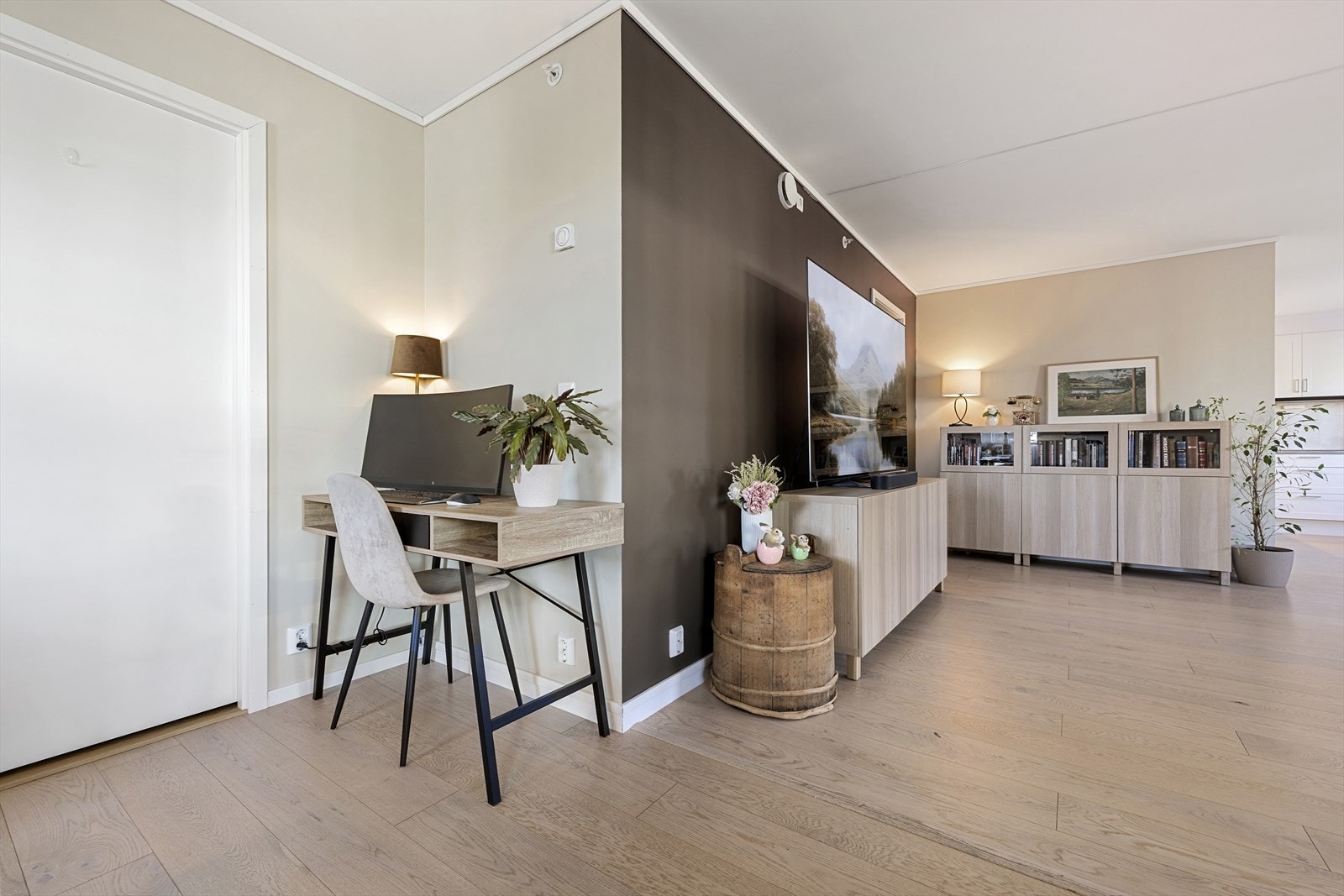 Leiligheten har tre gode soverom, et har inngang fra stua, og to fra gangen. Galleribilde