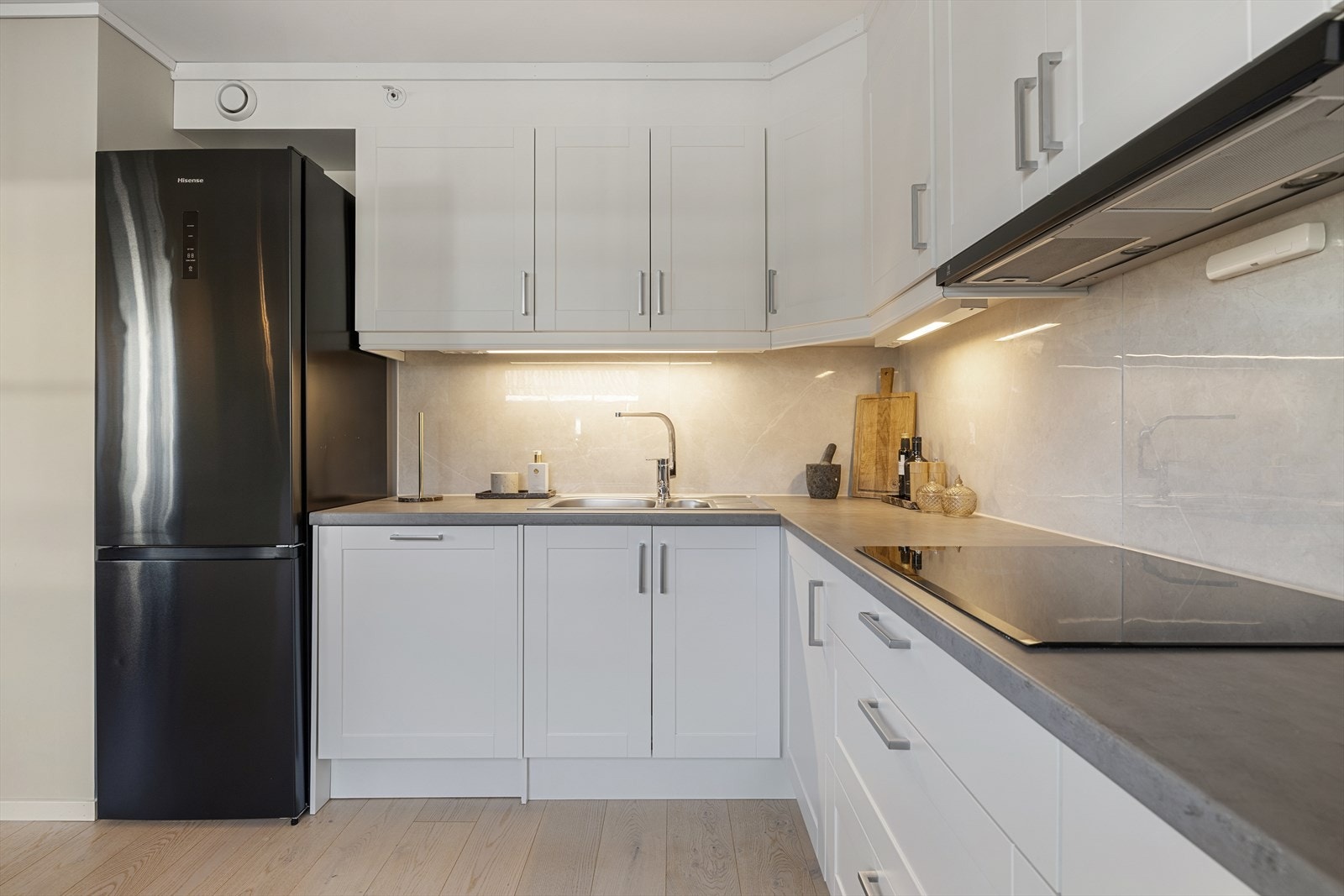 Leiligheten var ny i 2021 og fremstår strøken. Galleribilde