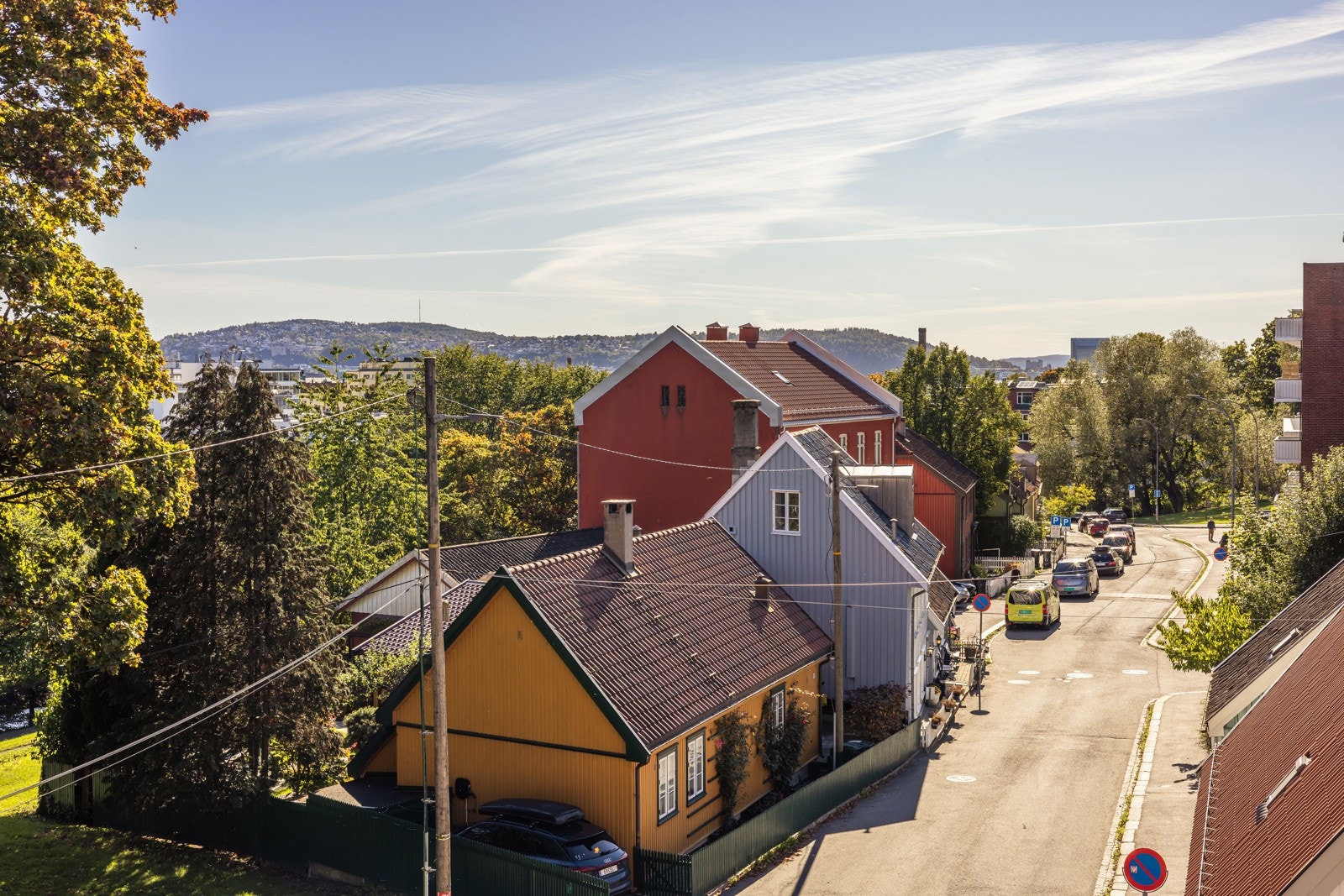 Her bor du høyt og fritt med gode lysforhold og fin utsikt, samtidig som det er lite innsyn. Galleribilde