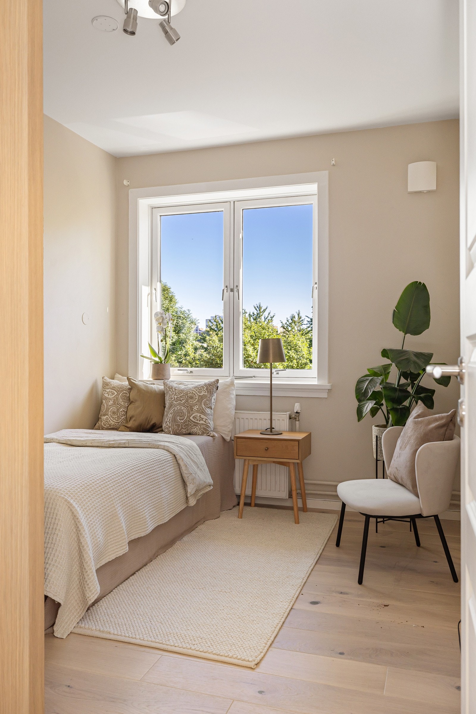 Det andre soverommet er et lyst og fint rom som passer perfekt som barnerom, gjesterom eller kontor. Galleribilde