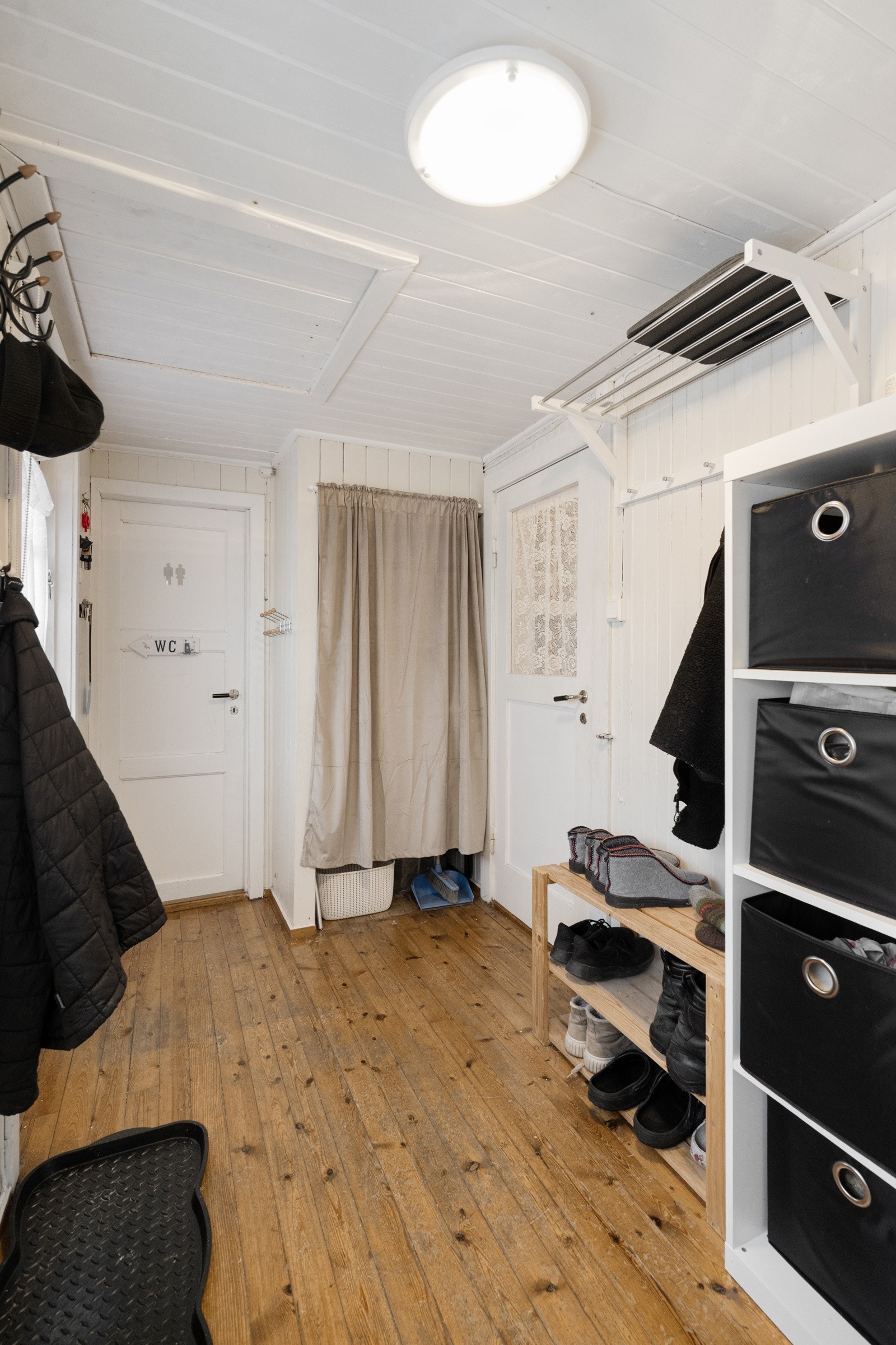 Gang med plass til sko og yttertøy, samt mulig å sette inn kommode og andre oppbevaringsløsninger Galleribilde