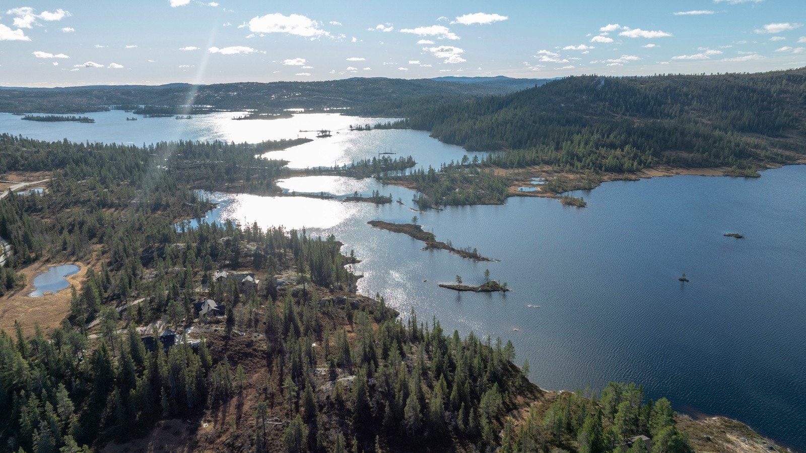 Her ligger alt til rette for et rikt friluftsliv, enten du foretrekker turer, fiske eller bare å nyte naturens ro. Galleribilde