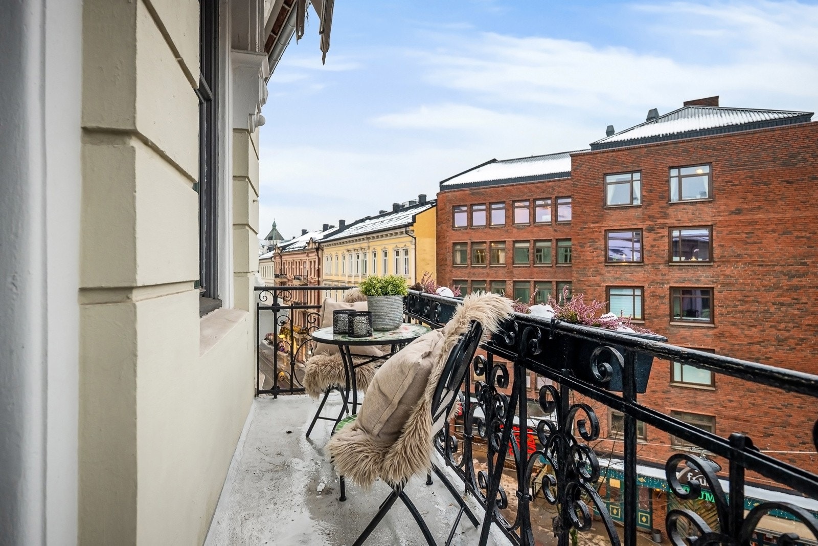 En klassisk og påkostet 4-roms midt på Frogner. Galleribilde