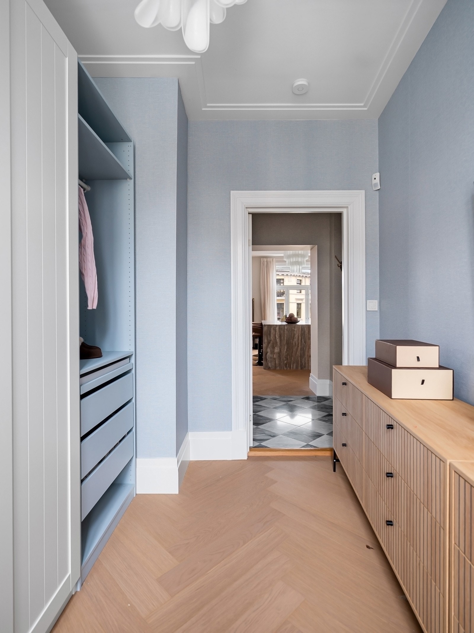 Begge rommene vender mot rolig bakgård. Galleribilde