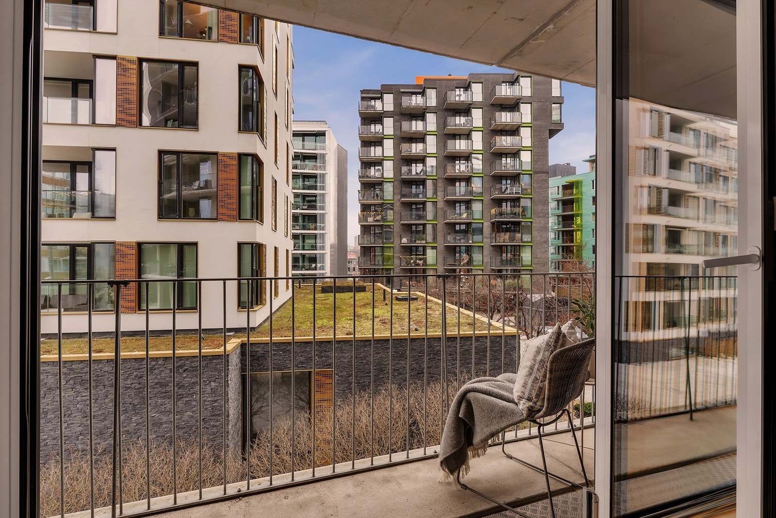 Velkommen til Tjuvholmen 21! Presentert av Marius Iversen v/ Krogsveen Eiendomsmegling. Foto: Nadia Frantsen, Isnitt. Galleribilde