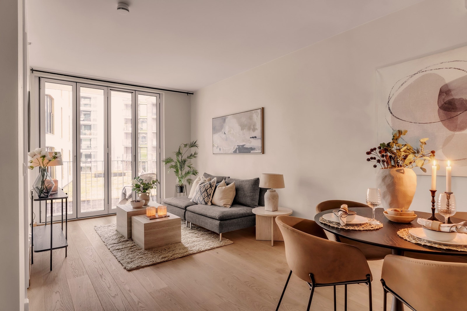 Fra stuen kommer du til en 4 kvm nord-vendt balkong. Galleribilde