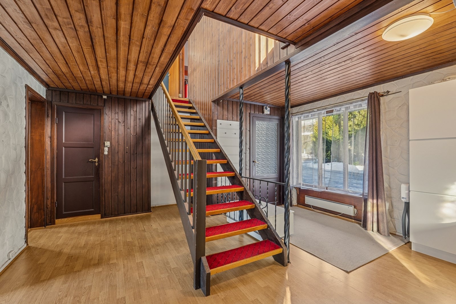 Romslig hall Galleribilde