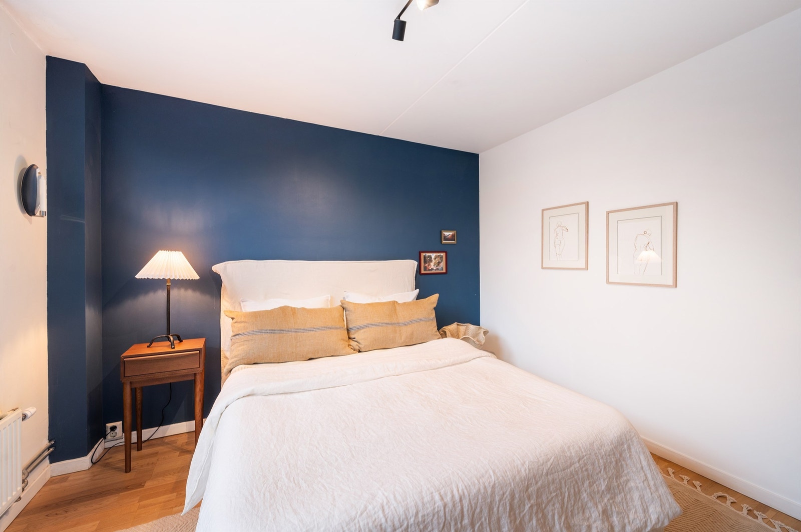 Hovedsoverommet har en behagelig atmosfære og god plass. Galleribilde