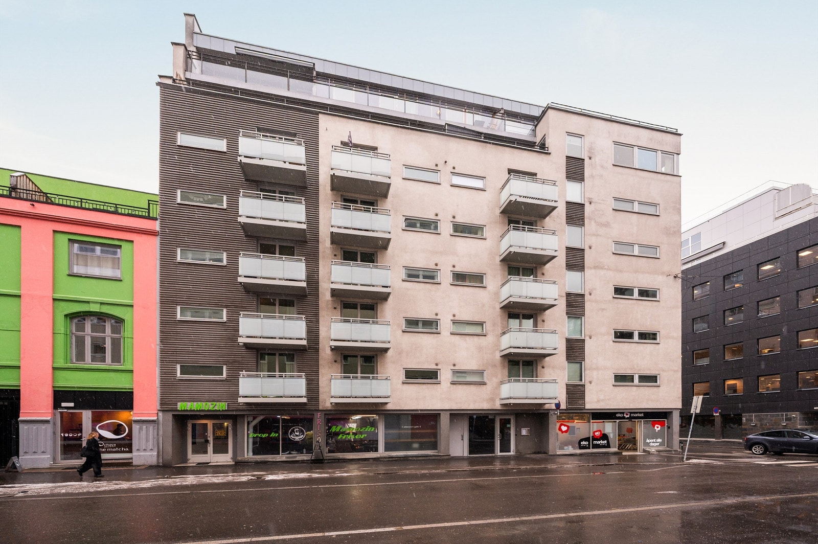 Kollektivknutepunkt ved Storgata og Jernbanetorget ligger kun få minutters gange unna. Galleribilde