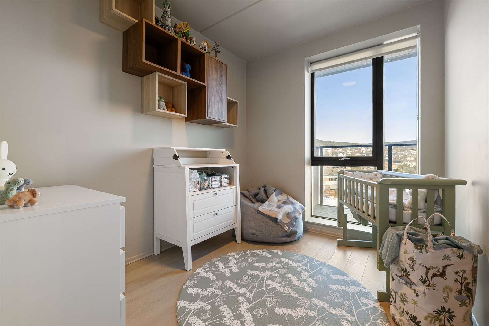 Soverom 3 er i dag innredet som barnerom. Egner seg også ypperlig som kontor eller gjesterom. Galleribilde