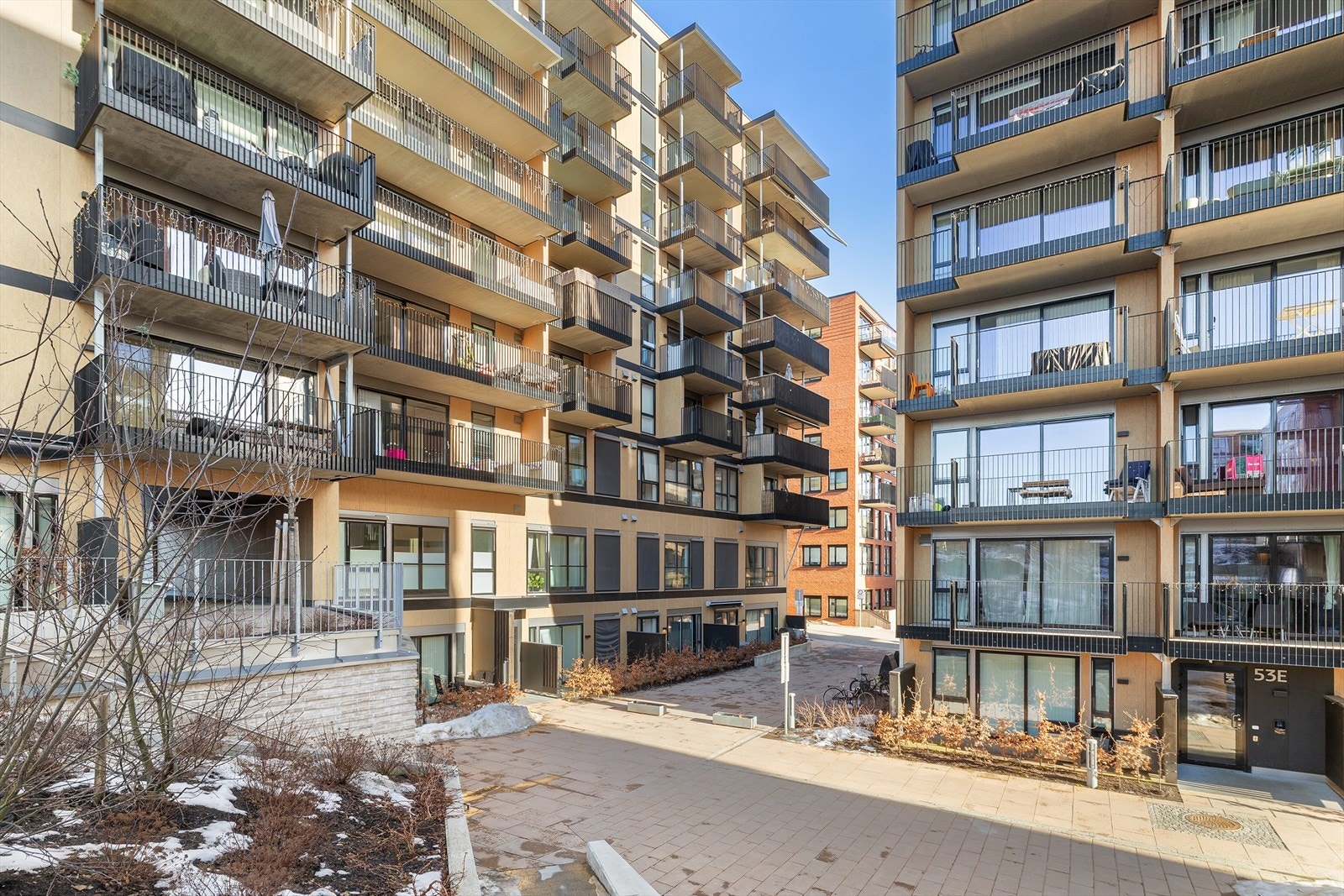 Sameiet ligger sentralt til på Løren med kort vei til matbutikk, kafe, t-bane, treningssenter m.m. Galleribilde