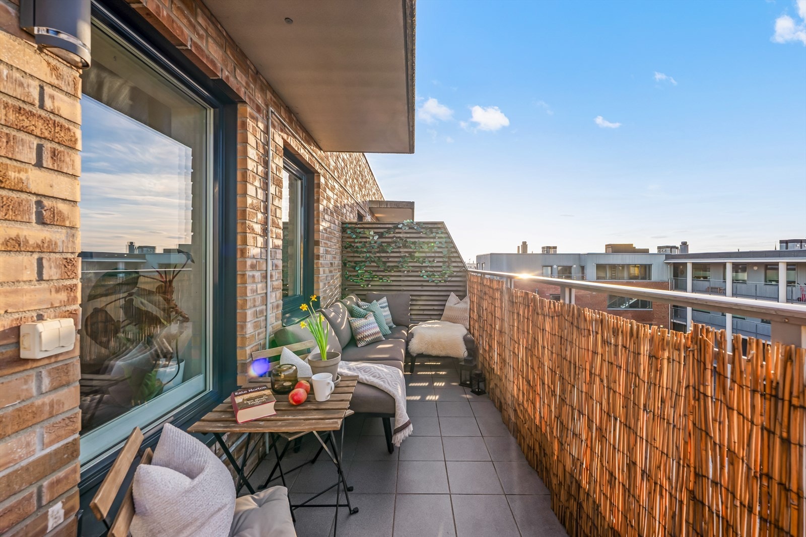 Dette er en lys og luftig 3-roms selveierleilighet med stor, solrik balkong med fantastisk utsikt. Galleribilde