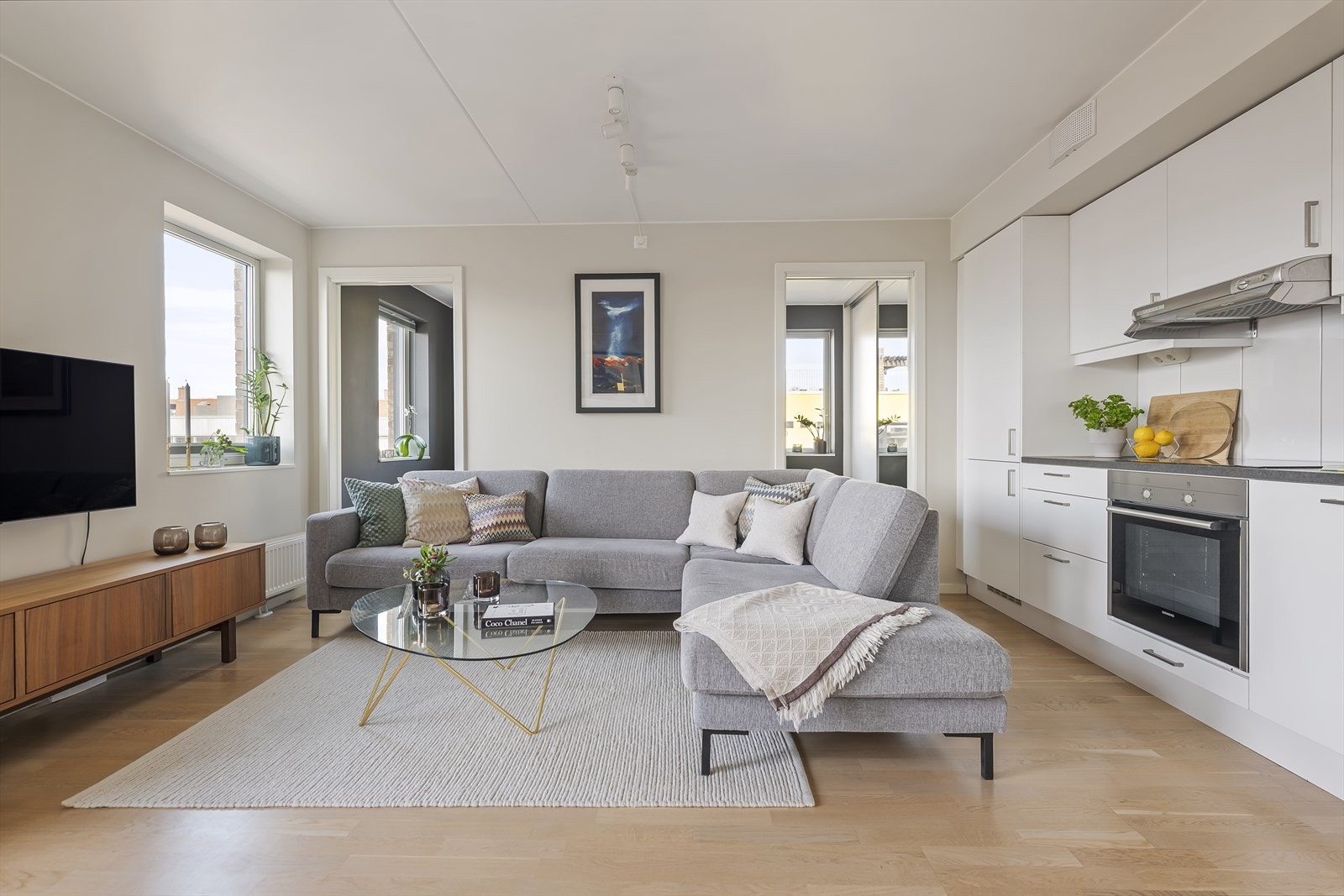 Oppvarming, varmtvann og internett/tv er inkludert i fellesutgiftene. Galleribilde