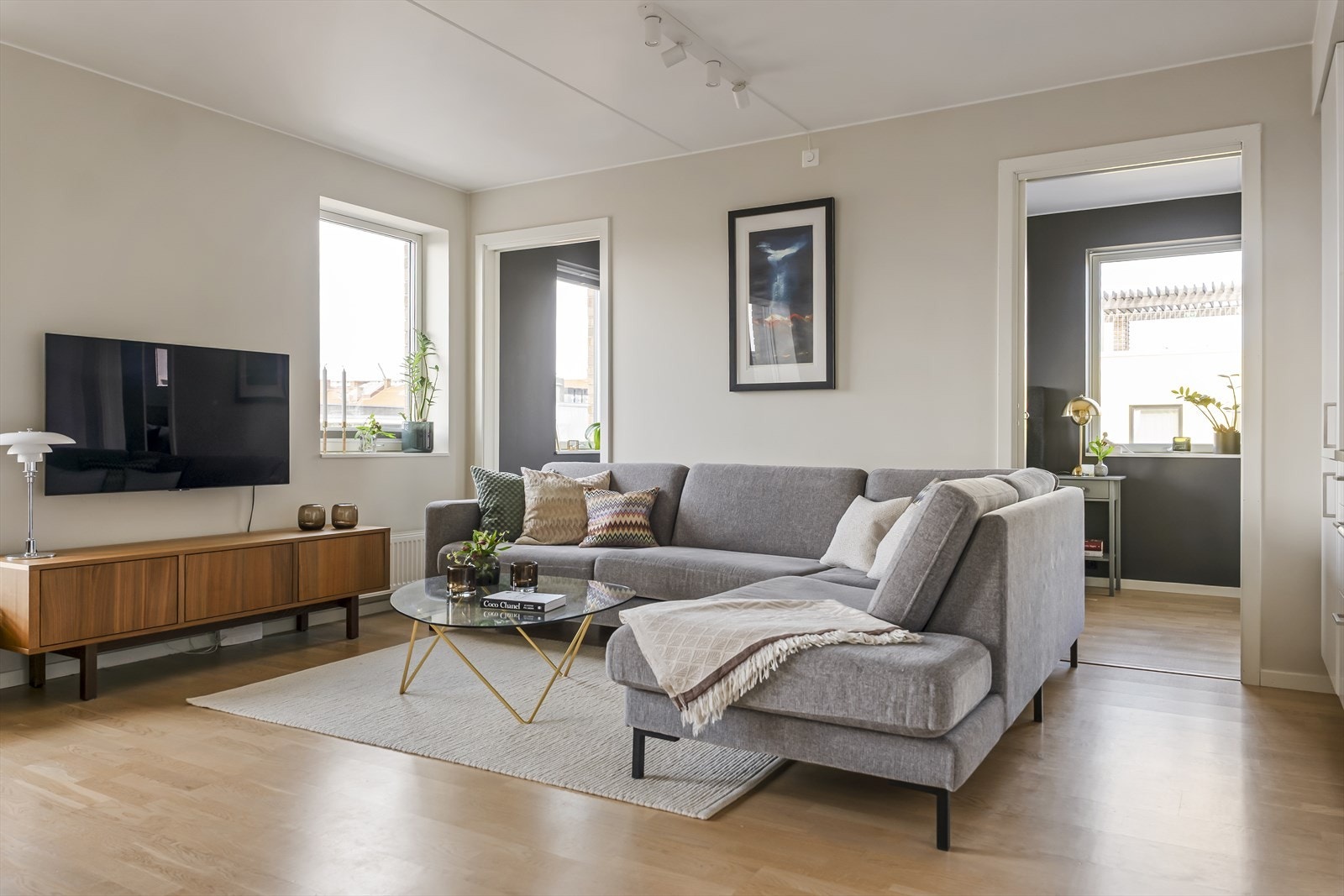 Dette rommet innbyr til avkobling, sosialt samvær og gode middager med venner og familie. Galleribilde