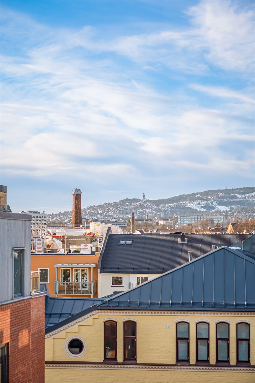 Her kan du nyte sola med fin utsikt utover sentrum og opp mot Holmenkollen. Galleribilde