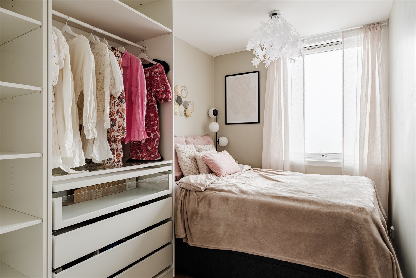 Det er totalt 3 soverom i leiligheten i god størrelse Galleribilde