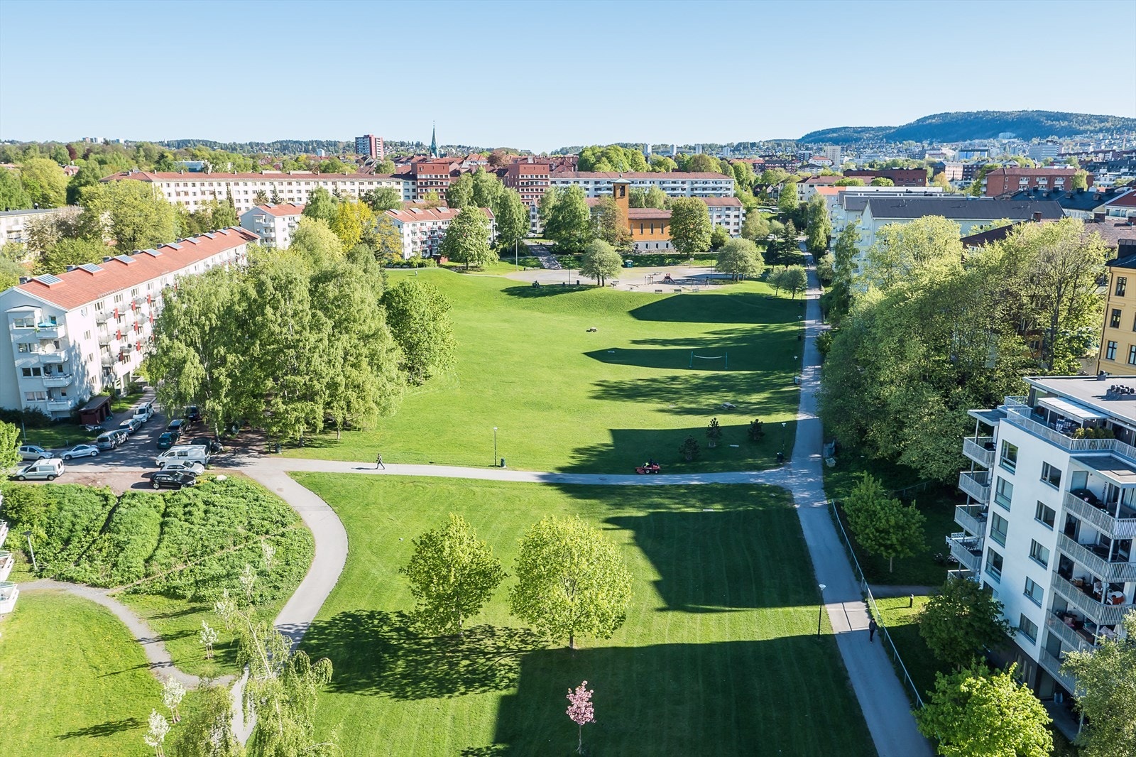 Vakre Ilaparken er en populær, men likevel rolig park som denne leiligheten har i umiddelbar nærhet Galleribilde
