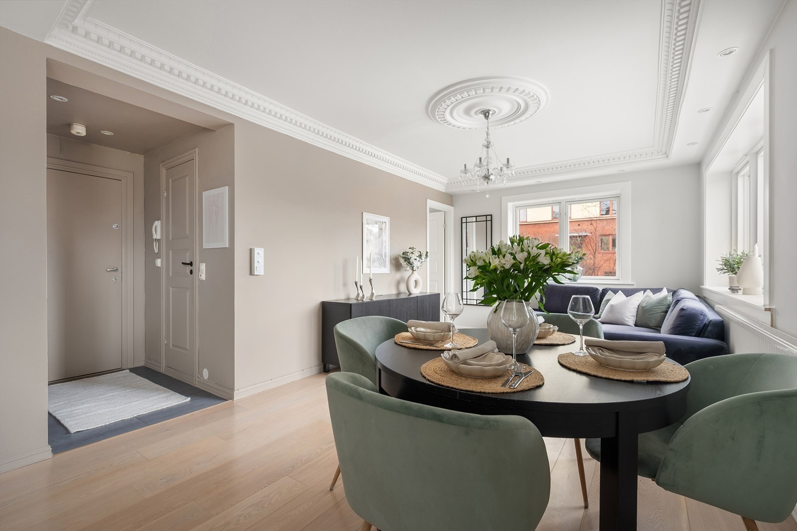 Leiligheten vender mot rolig sidegate og hyggelig bakgård, med kort vei til parker, servicetilbud og sentrum Galleribilde