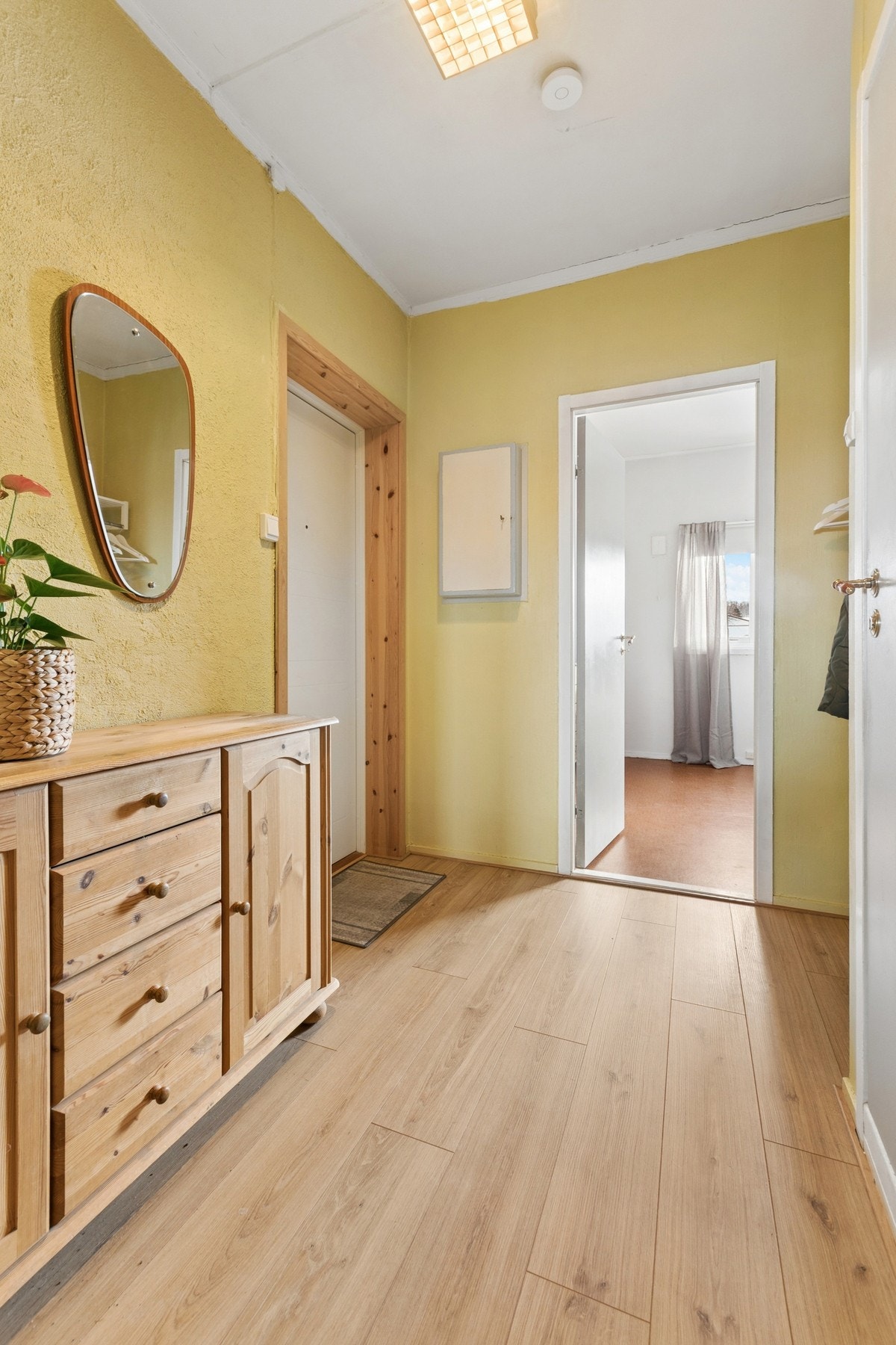 Entré og mellomgang. Galleribilde