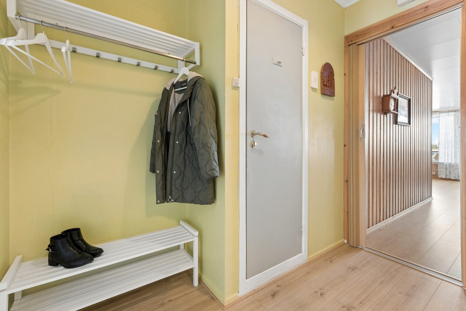 Entré og mellomgang. Galleribilde