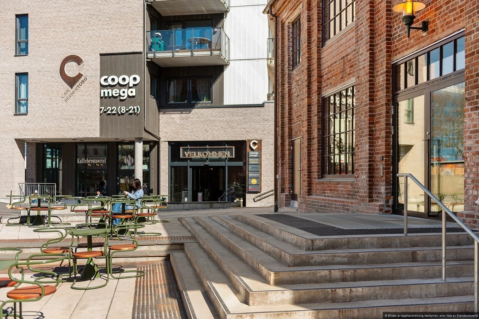 Carl Berner torg ligger kun et steinkast unna med blant annet Coop mega og populære Carls. Galleribilde