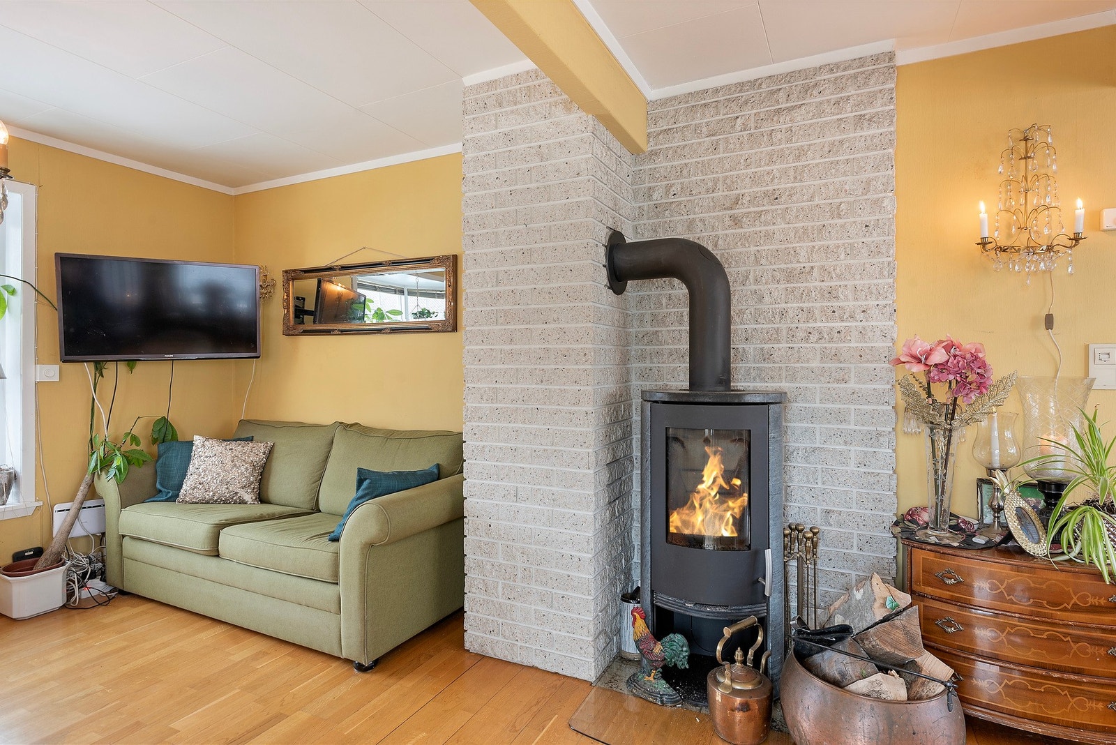 Her kan du fyre i peisen og nyte behagelig innetemperatur Galleribilde