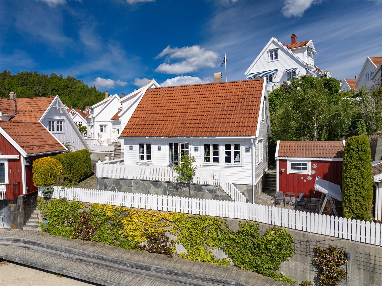 Et lite uthus /bod på 8 kvm medfølger på eiendommen Galleribilde