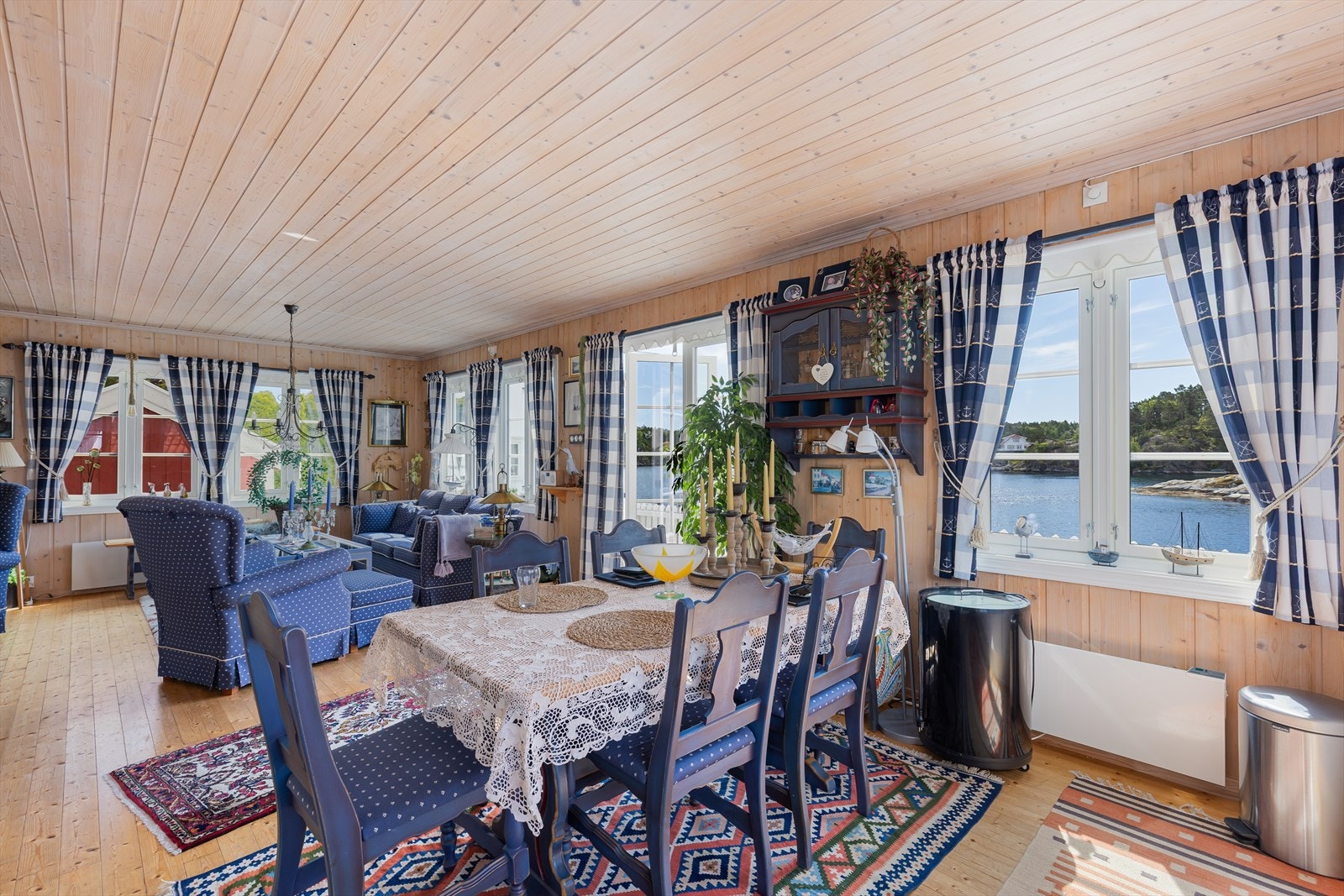 Hytta selges delvis møblert Galleribilde