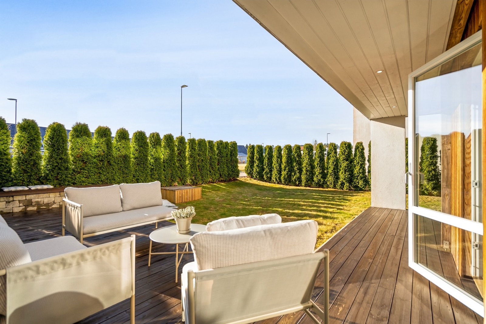 God plass til utemøblement. Galleribilde