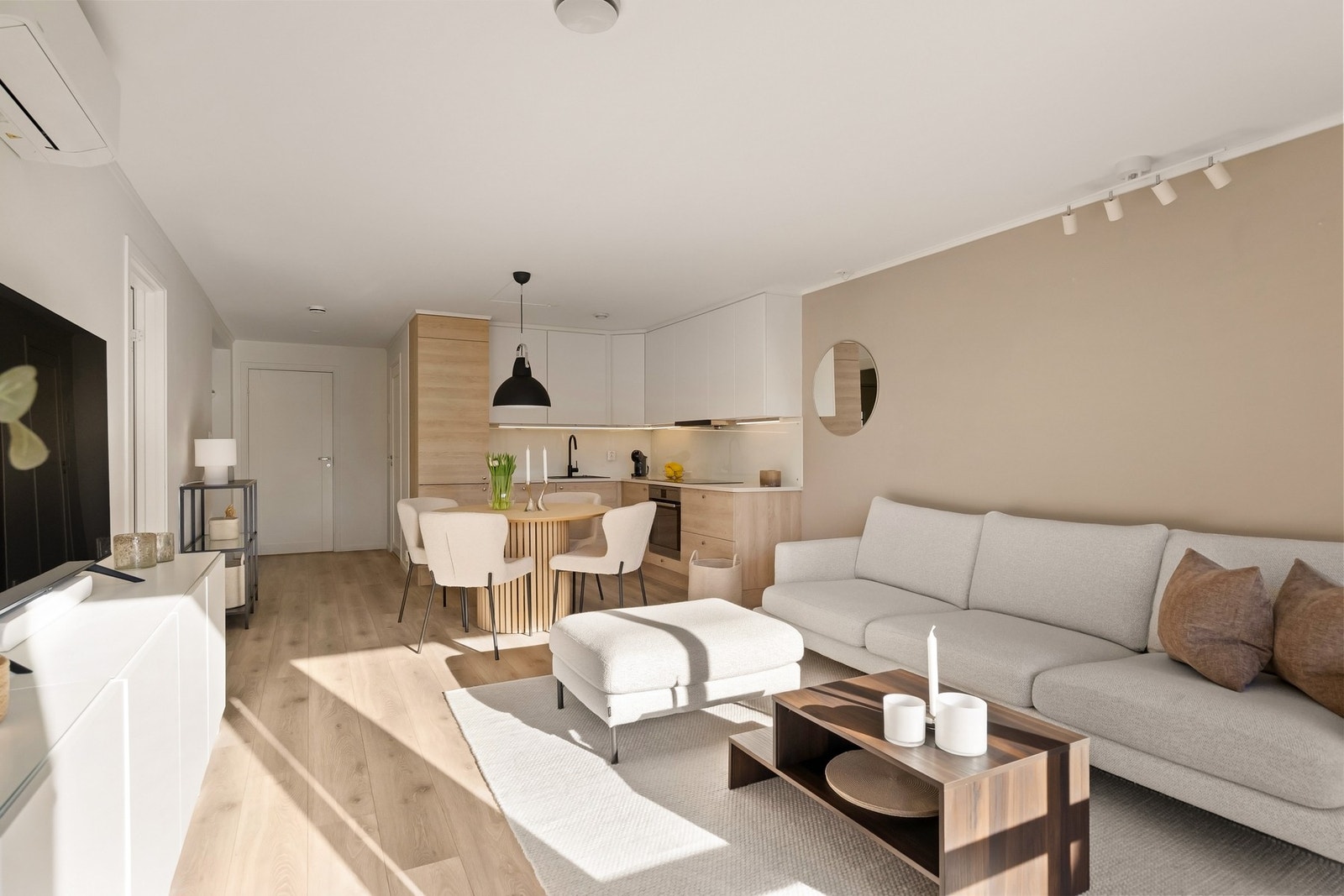 Boligen fremstår som pen og velholdt med lite slitasje. Galleribilde