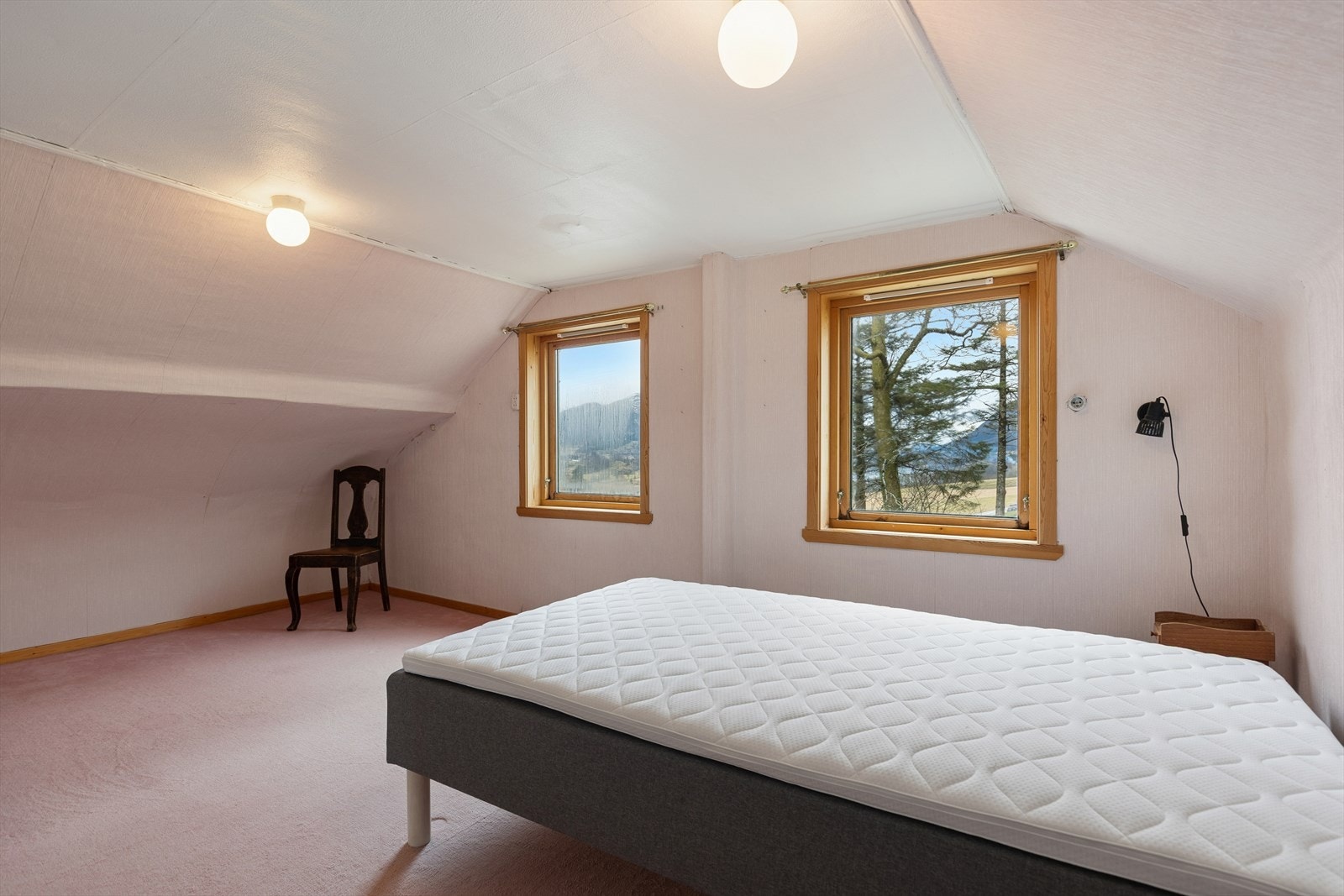 Loftet har to store soverom. Galleribilde