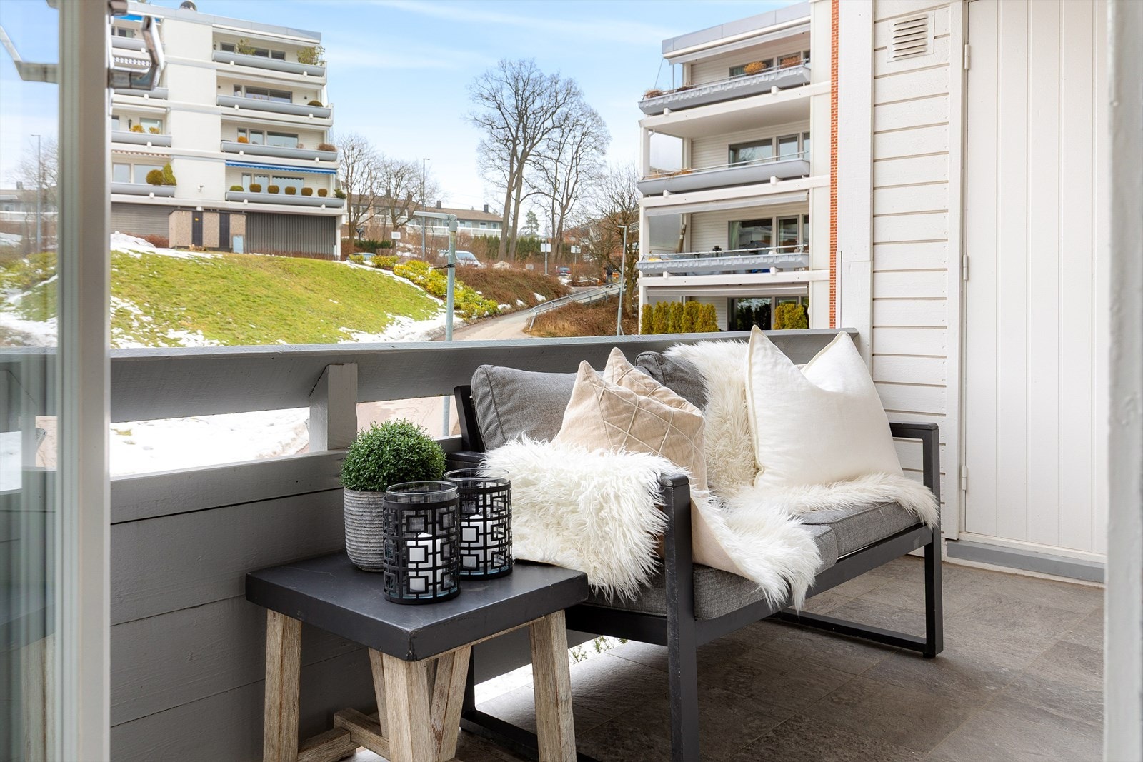 Hyggelig nordvendt balkong ut fra stue / soverom 3 Galleribilde