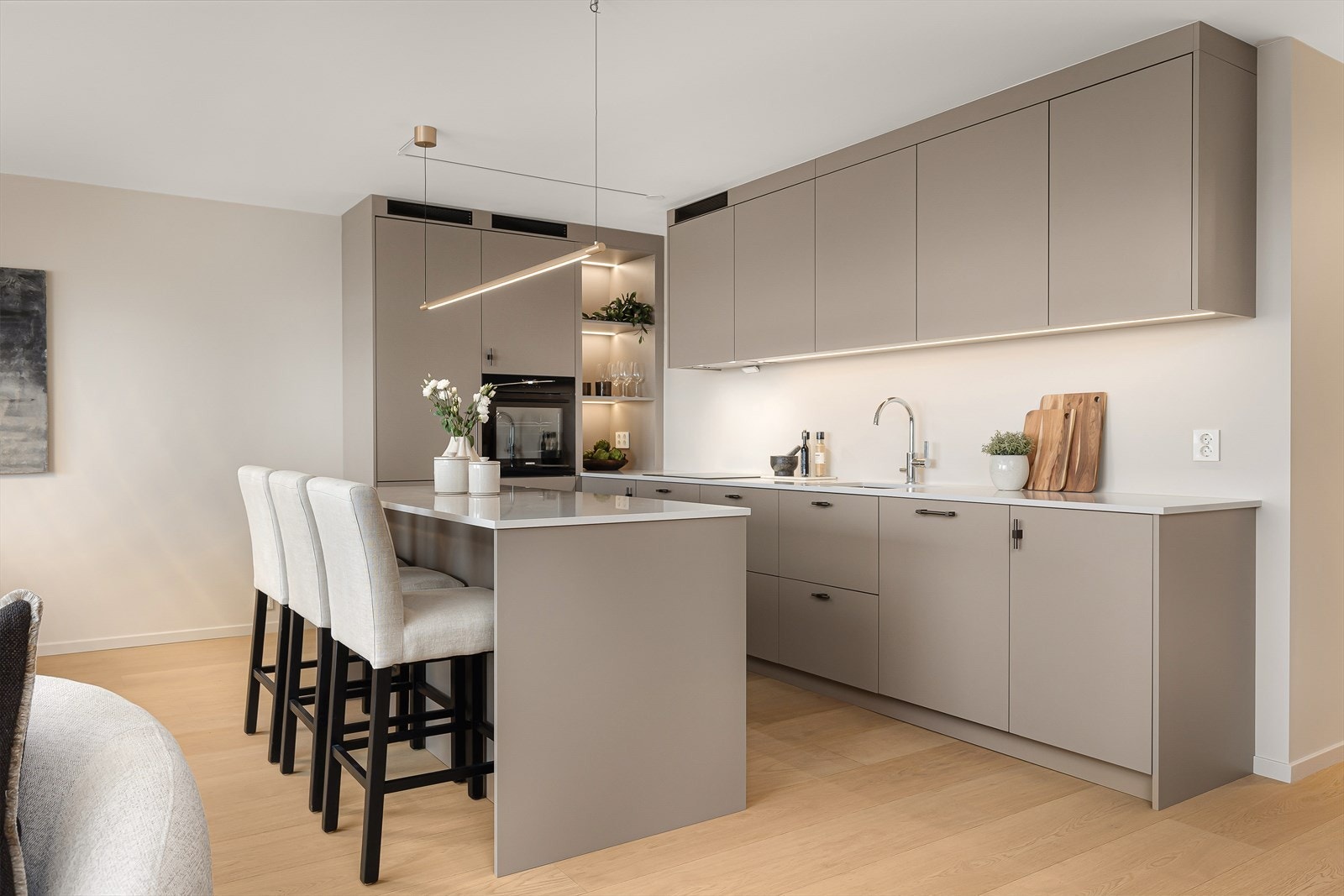 Godt med oppbevaringsplass i kjøkken Galleribilde